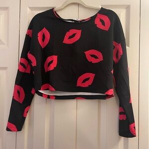H&M Black and Red Lip Print Crop Top